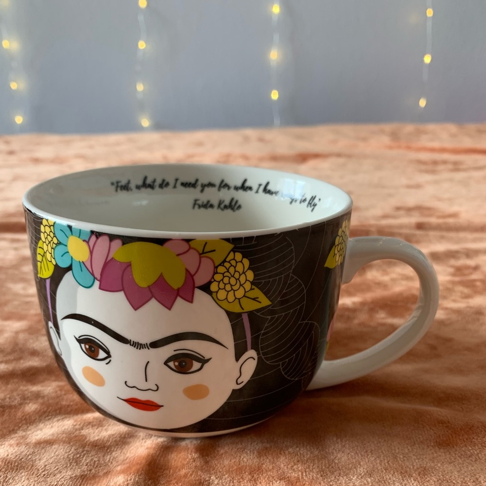 *NWOT* Frida Kahlo 16 fl oz Kikkerland Mug - Picture 10 of 10
